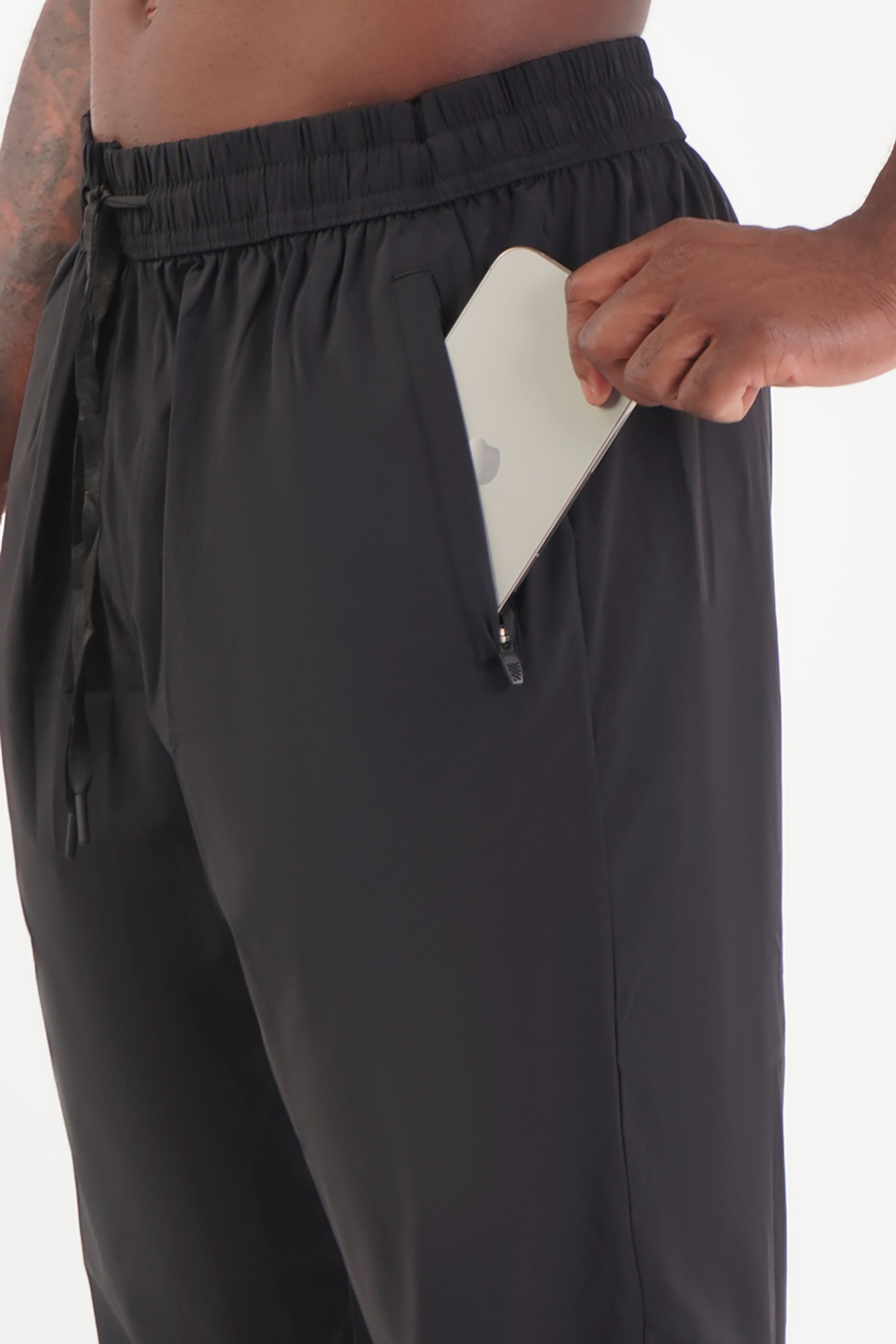 UC025 Summit Joggers - Black